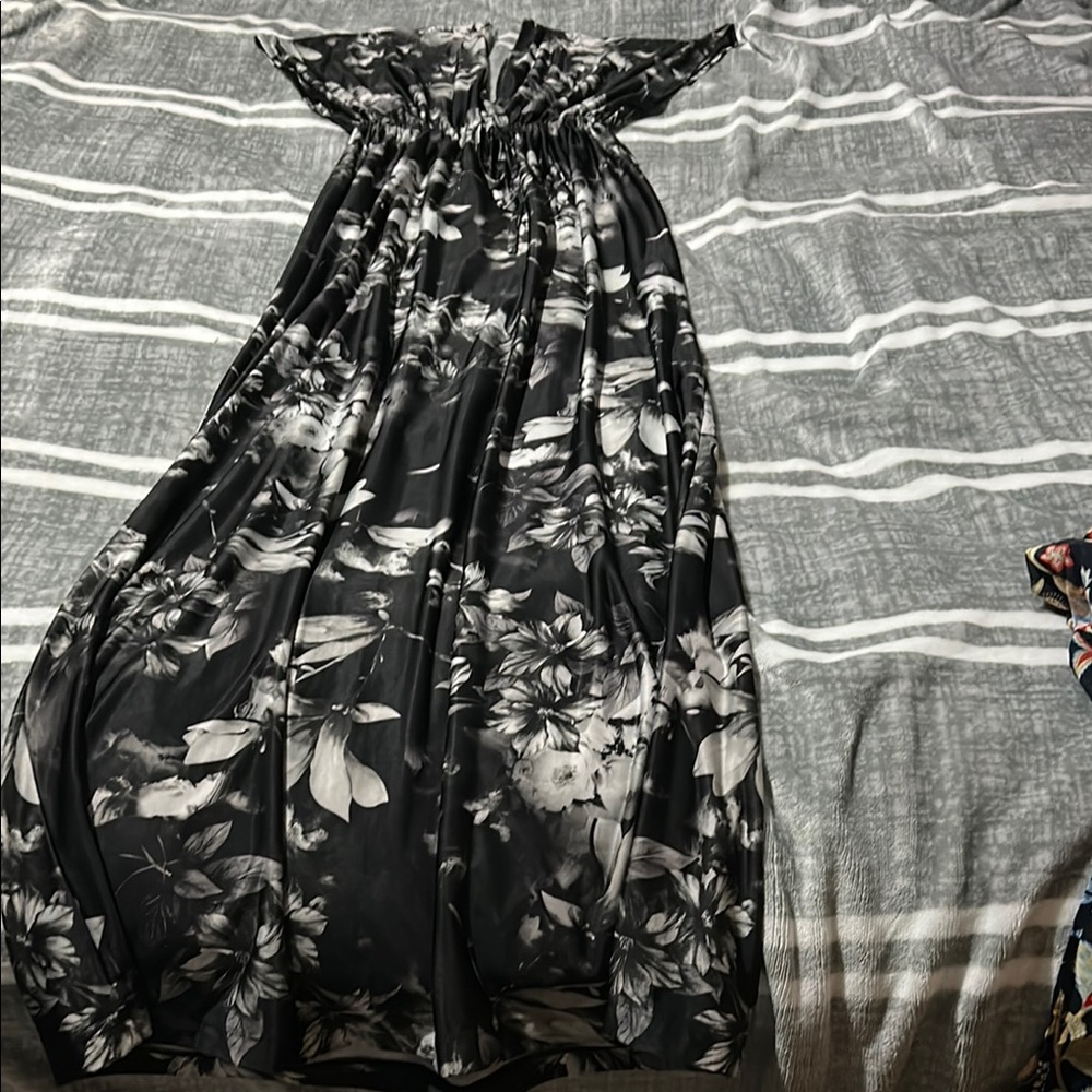 Chic Black and White Floral Maxi Dress